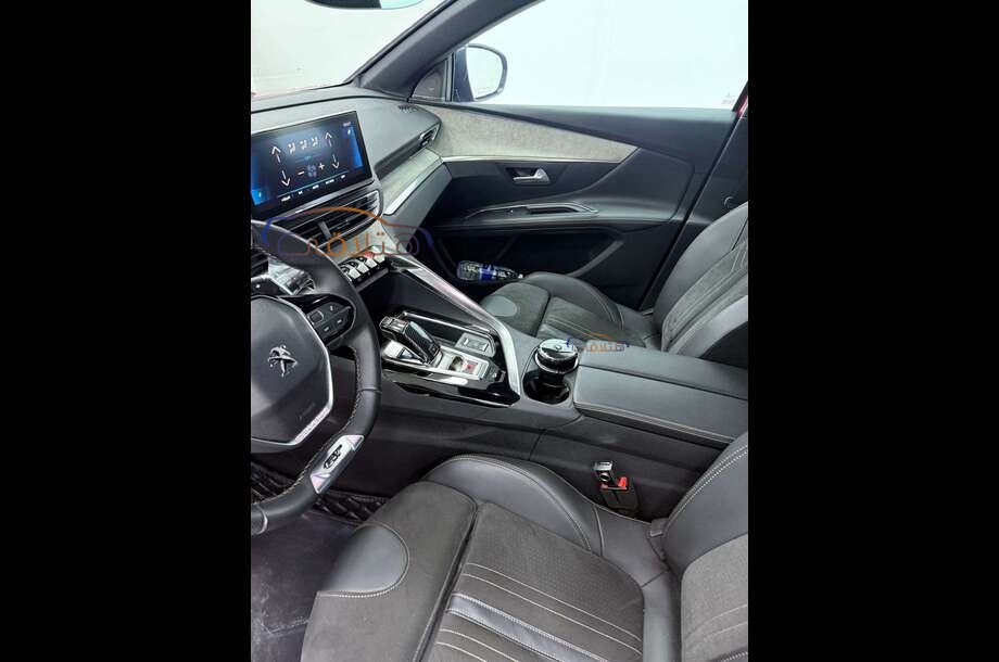 3008 Peugeot احمر