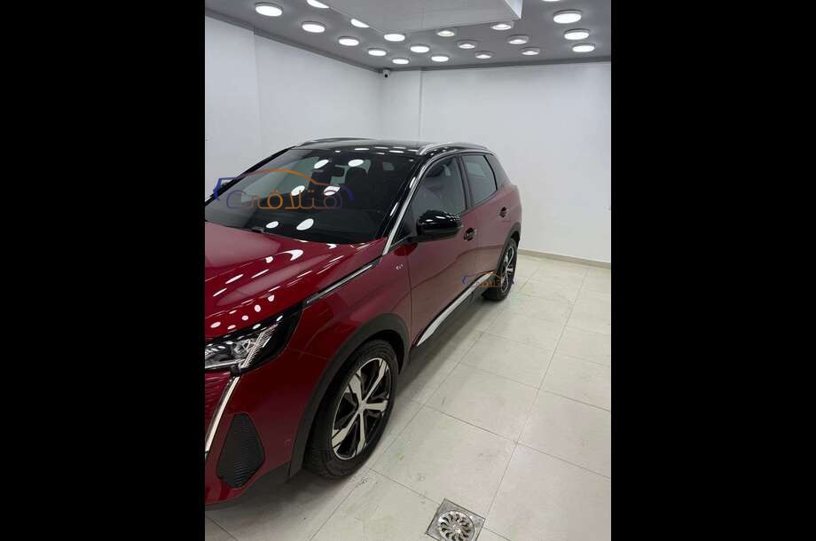 3008 Peugeot احمر