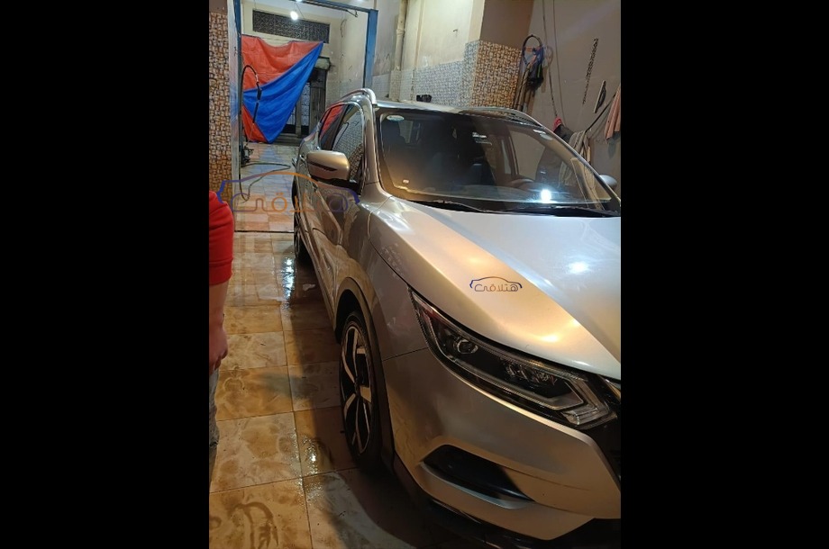 Qashqai Nissan فضي