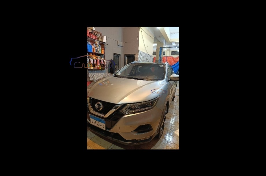 Qashqai Nissan فضي