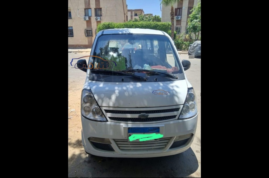 N200 Chevrolet أبيض