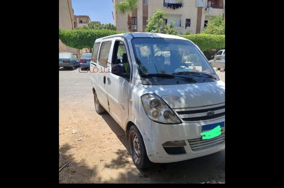 N200 Chevrolet أبيض