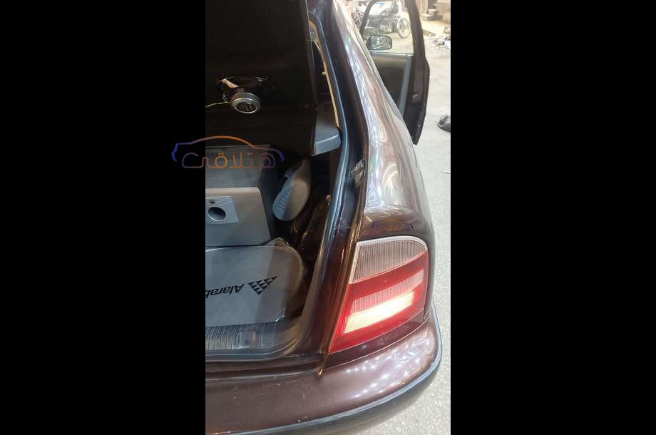 Octavia A4 Skoda بني