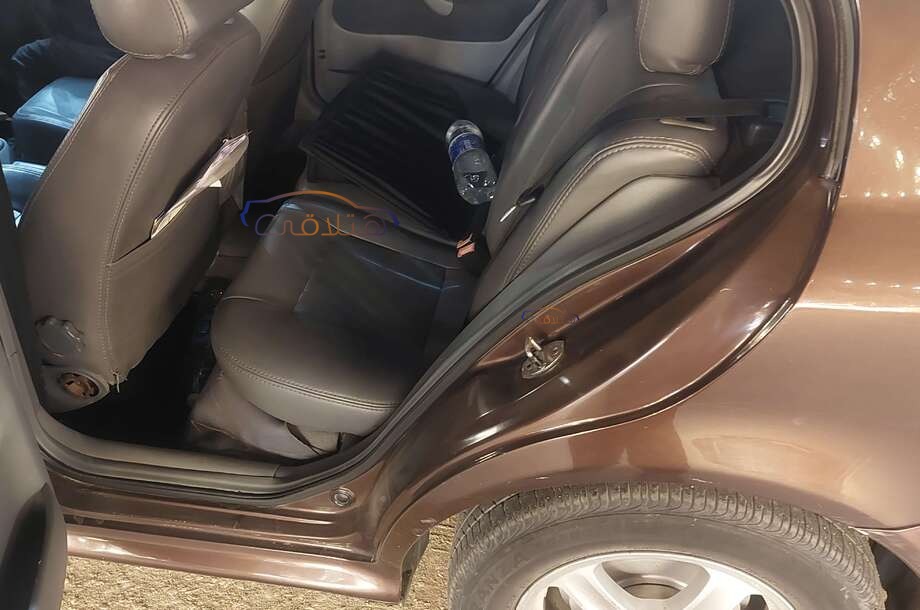 Octavia A4 Skoda بني