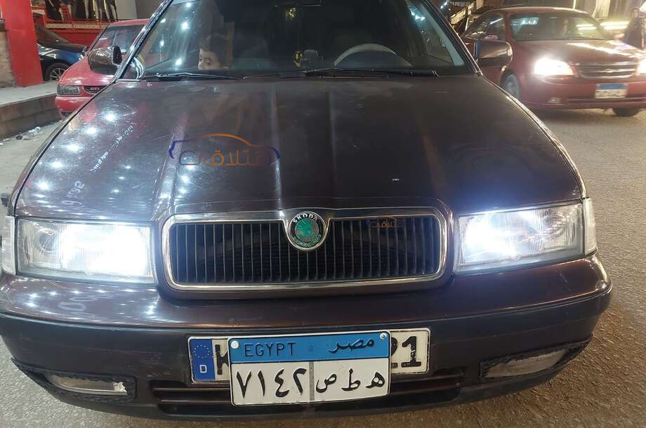 Octavia A4 Skoda بني