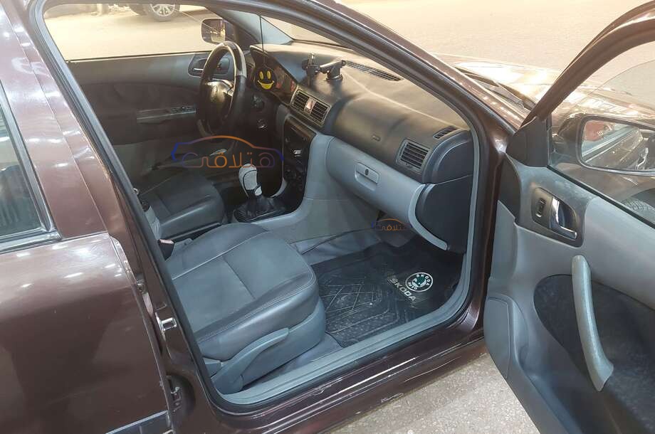 Octavia A4 Skoda بني