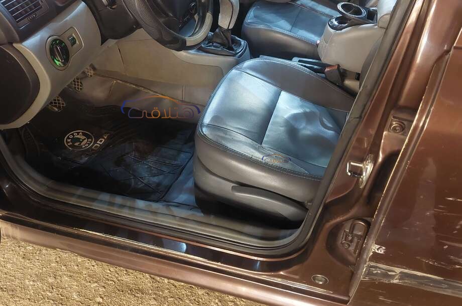 Octavia A4 Skoda بني