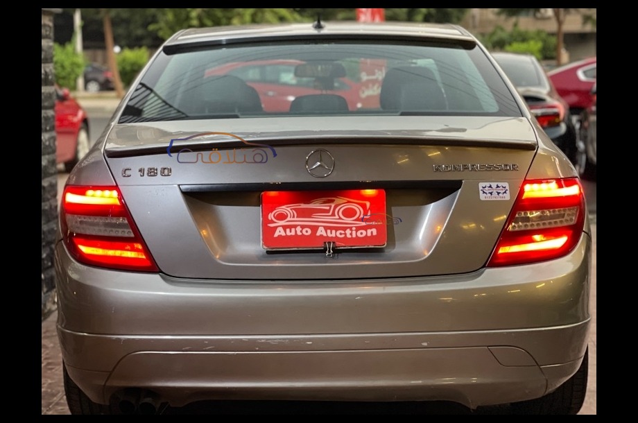 C 180 Mercedes رمادي