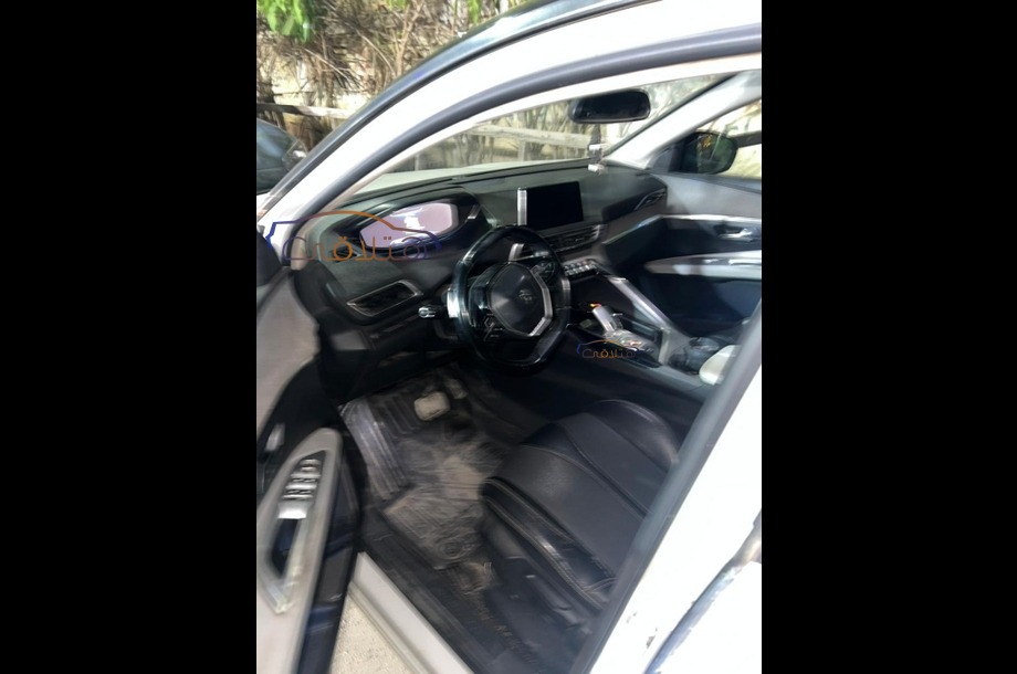 2008 Peugeot أبيض