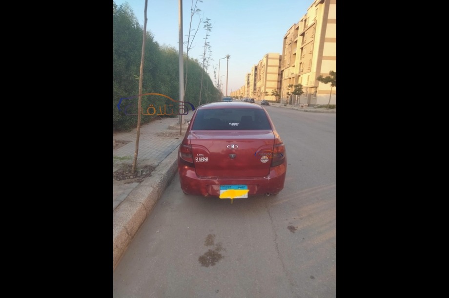 Granta Lada احمر