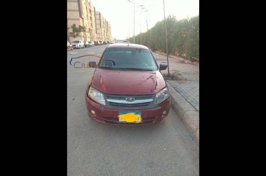 Granta Lada احمر