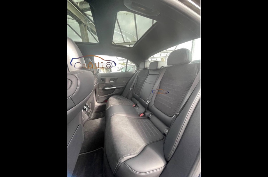 C 200 Mercedes أسود