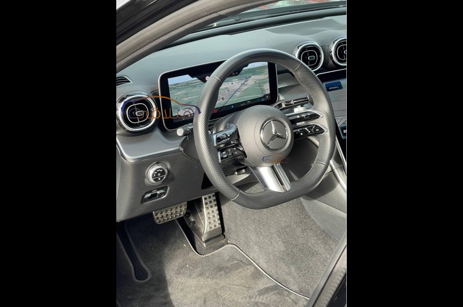 C 200 Mercedes أسود