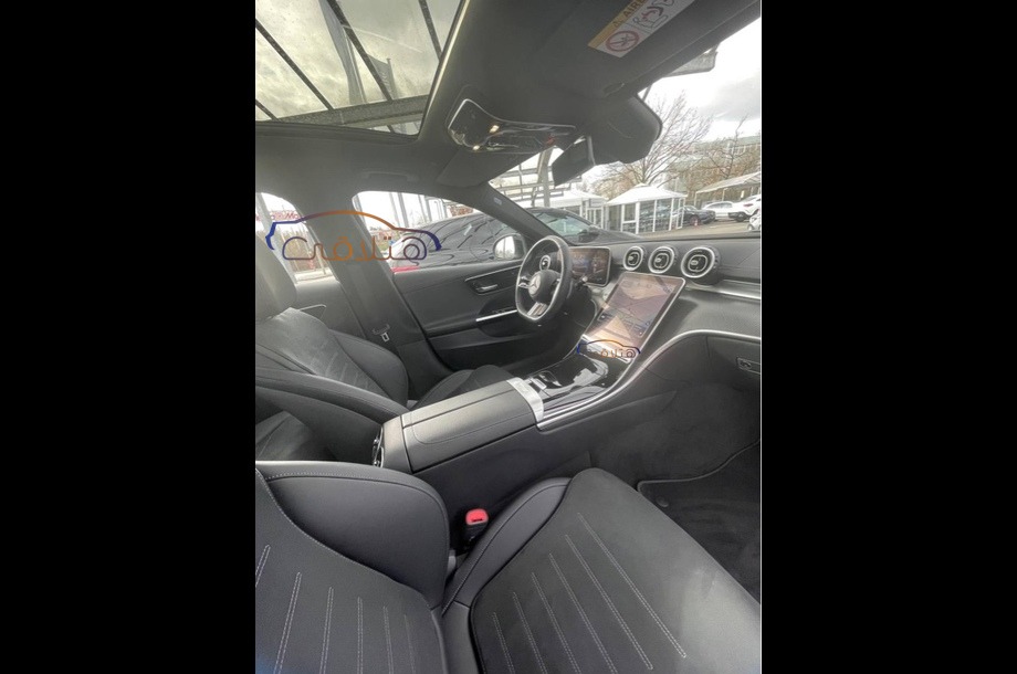 C 200 Mercedes أسود