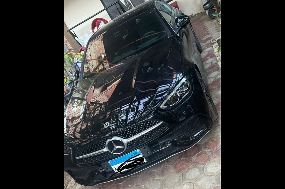C 200 Mercedes أسود