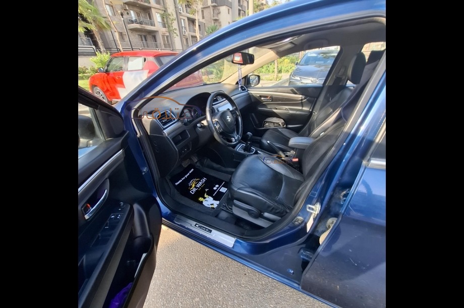 Ciaz Suzuki الأزرق الداكن