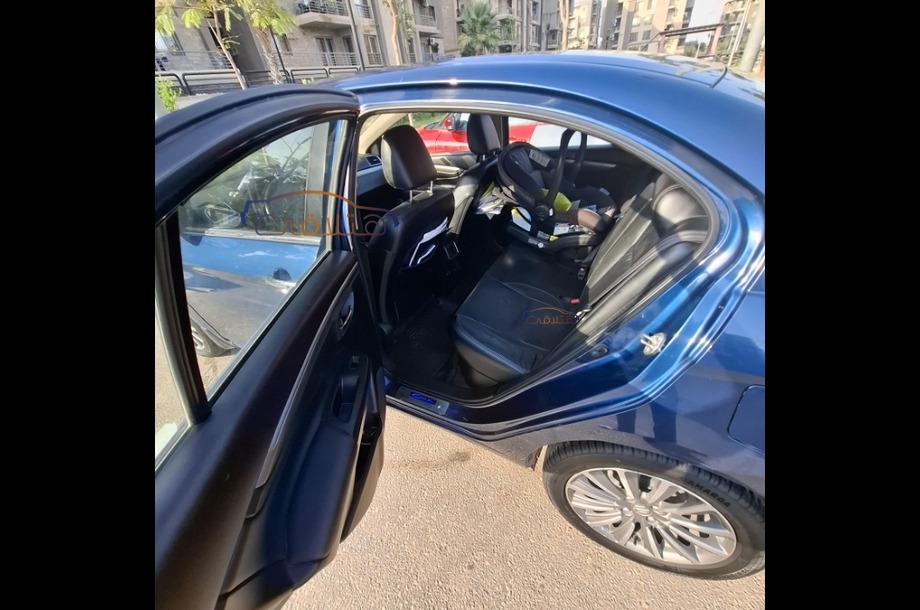 Ciaz Suzuki الأزرق الداكن