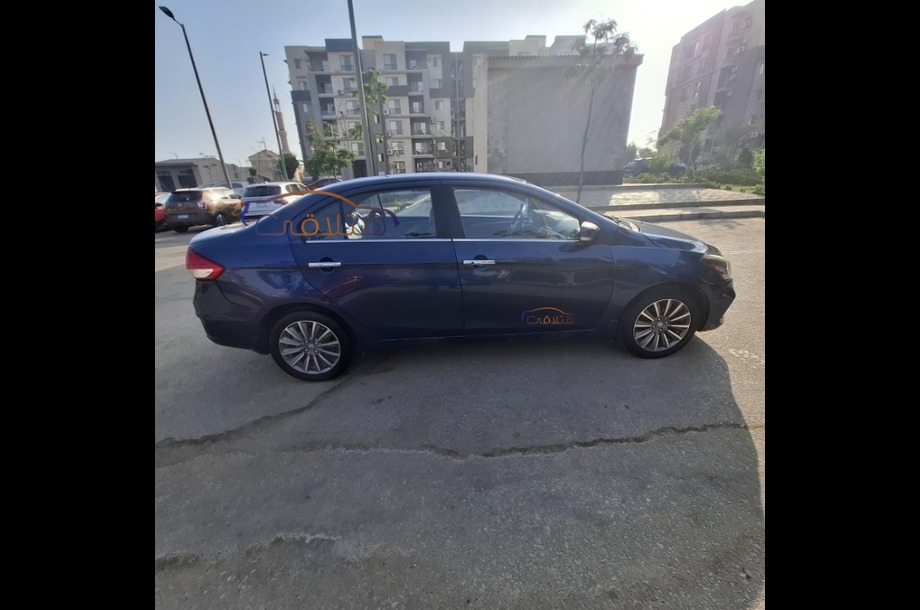Ciaz Suzuki الأزرق الداكن