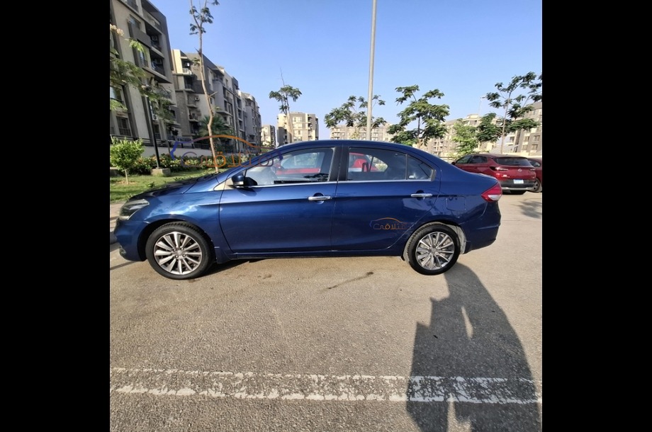Ciaz Suzuki الأزرق الداكن