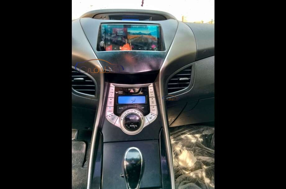 Avante Hyundai White