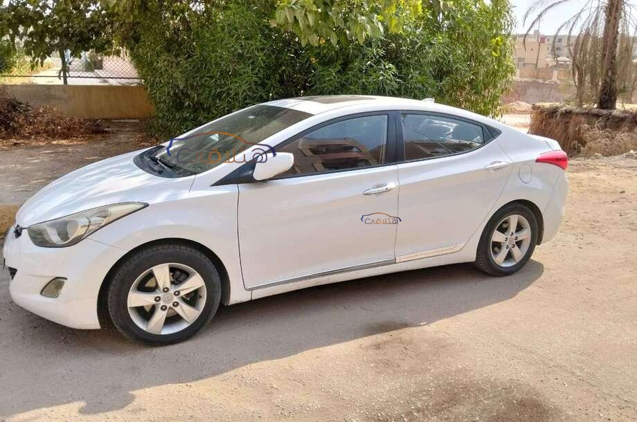 Avante Hyundai White