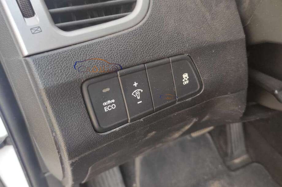 Avante Hyundai White