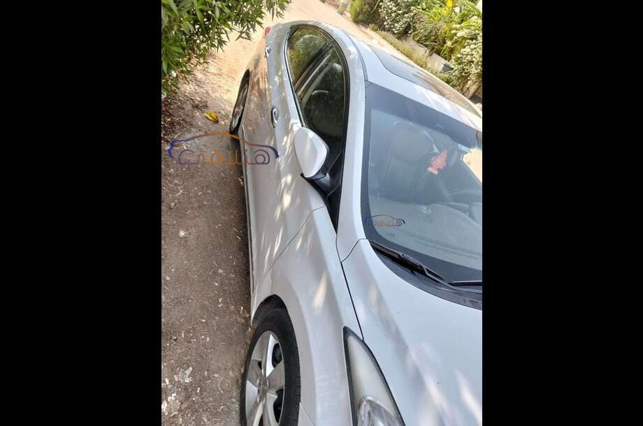 Avante Hyundai White