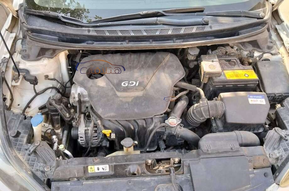 Avante Hyundai White