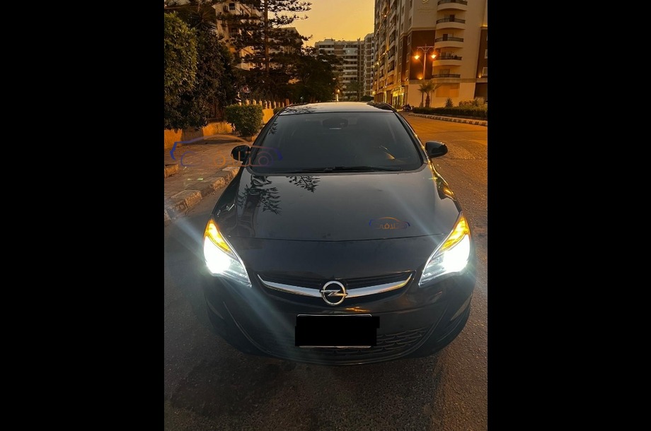 Astra Opel أسود