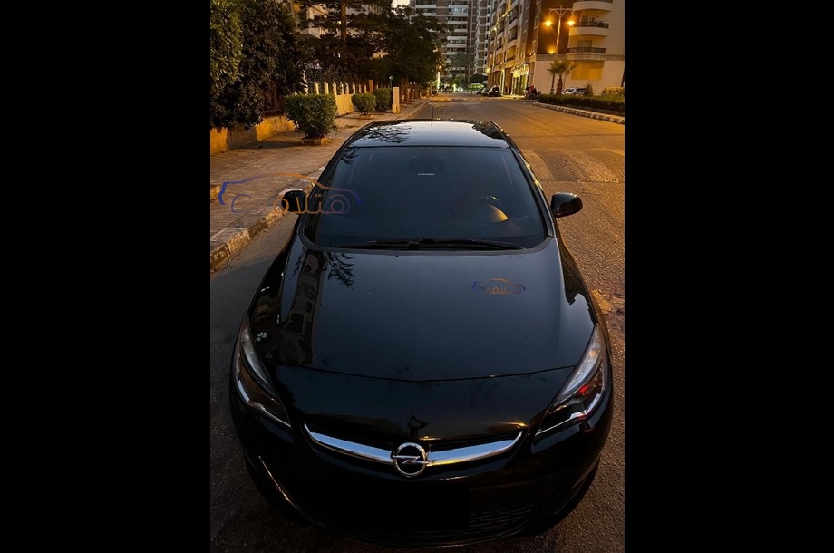 Astra Opel أسود