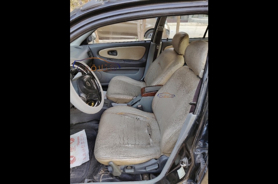 Wira Proton أسود