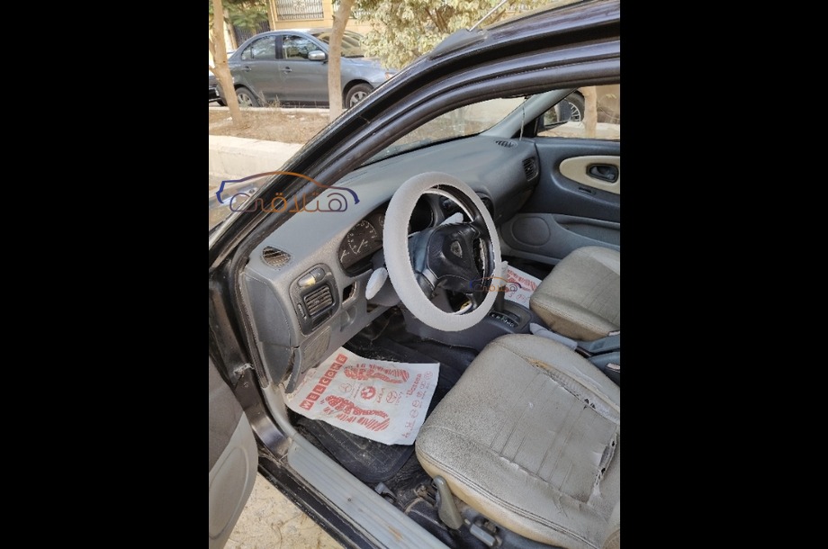 Wira Proton أسود