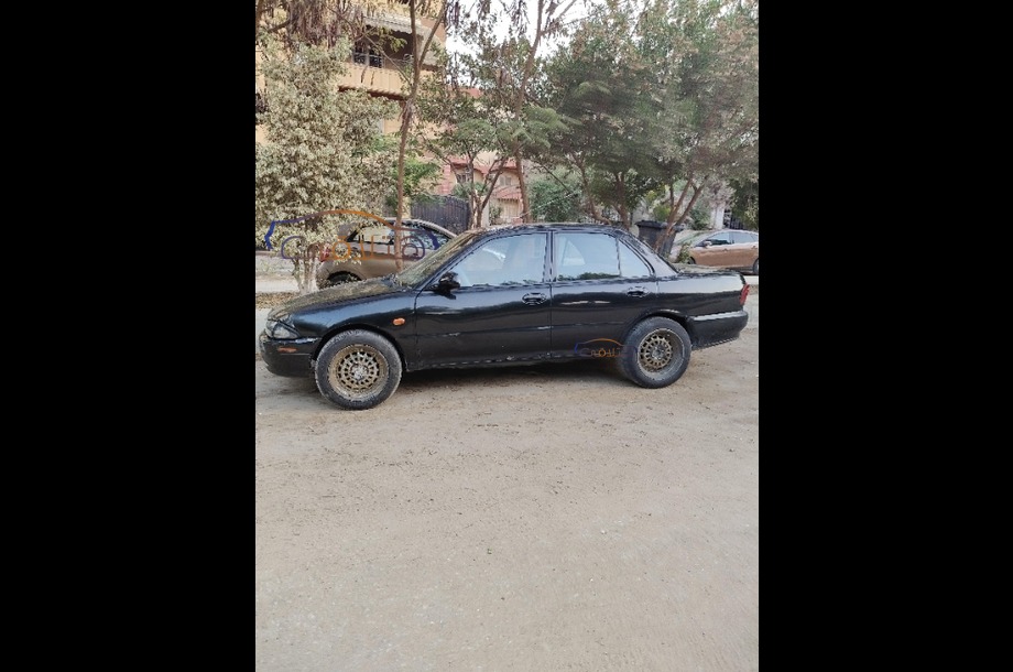 Wira Proton أسود