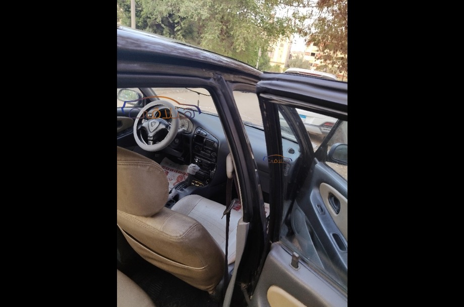 Wira Proton أسود