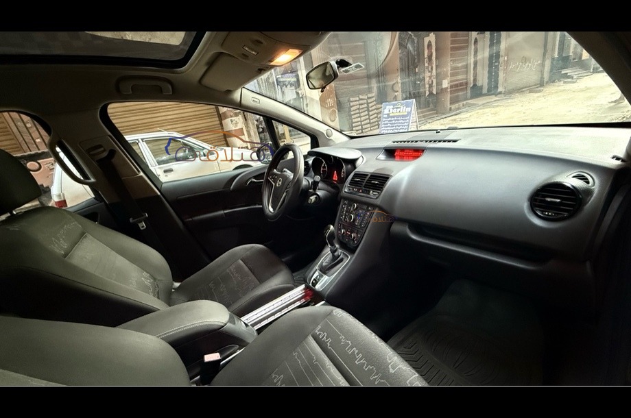 Meriva Opel أسود