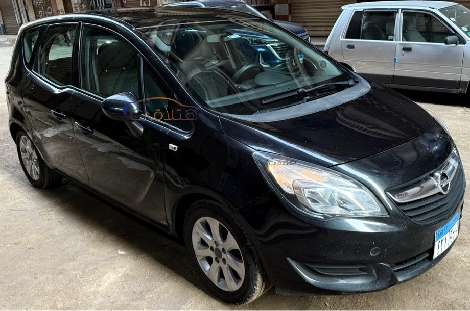 Meriva Opel أسود