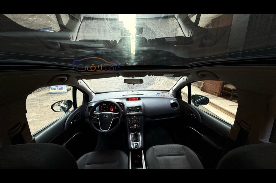 Meriva Opel أسود