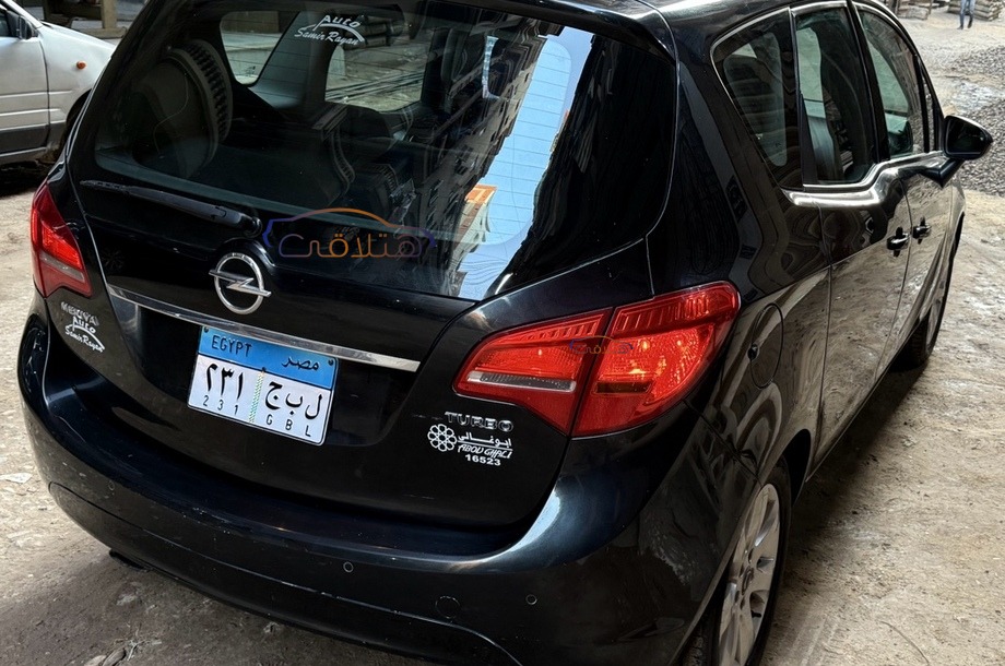 Meriva Opel أسود