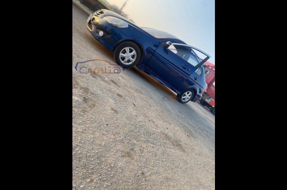 Accent Hyundai الأزرق الداكن