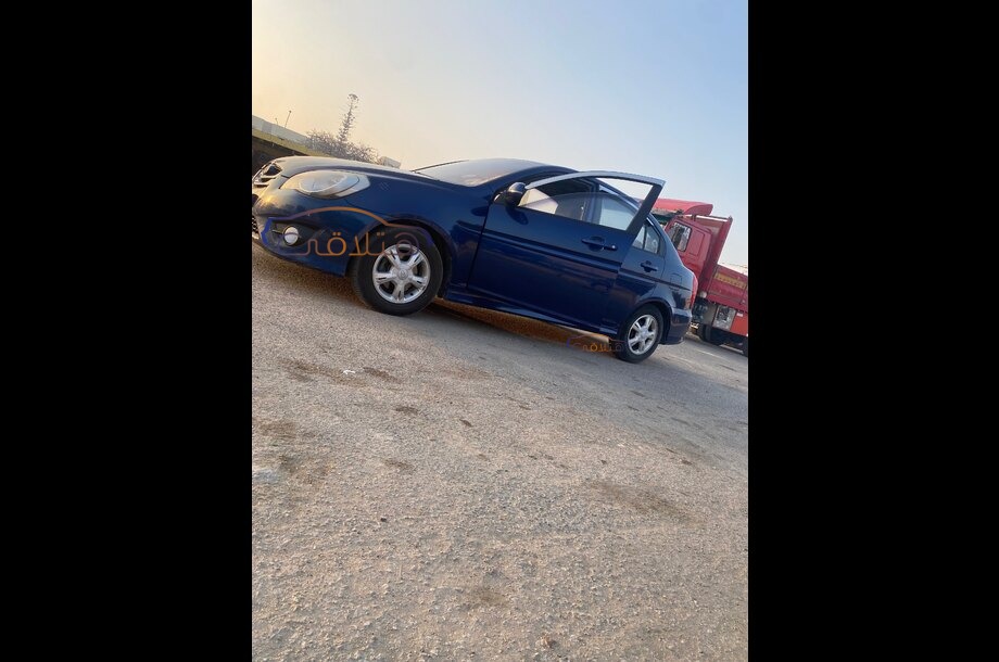 Accent Hyundai الأزرق الداكن