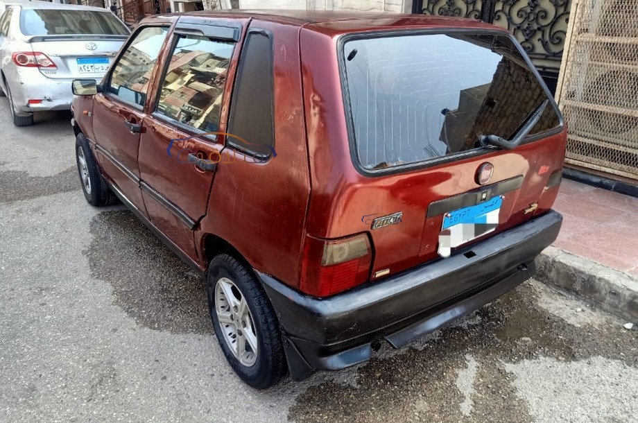 Uno Fiat Dark red