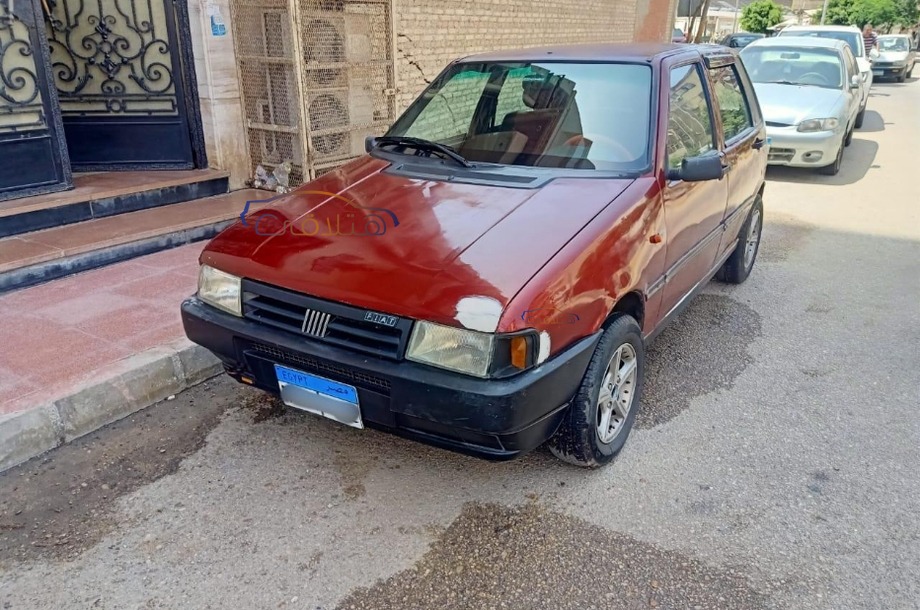 Uno Fiat Dark red