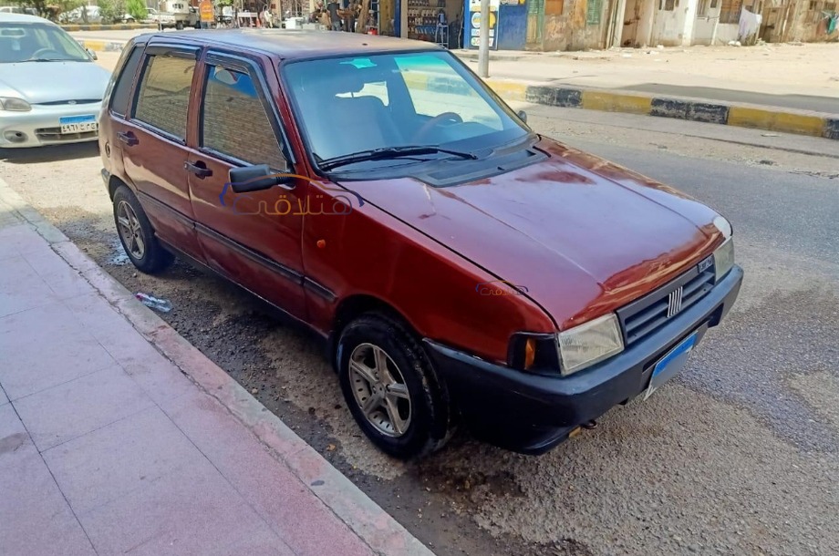 Uno Fiat Dark red