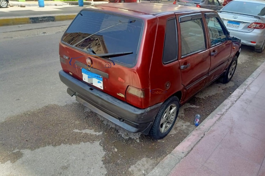 Uno Fiat Dark red