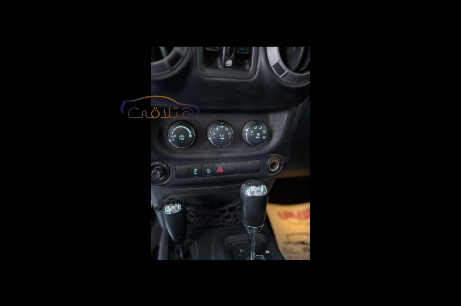 Wrangler Jeep أسود