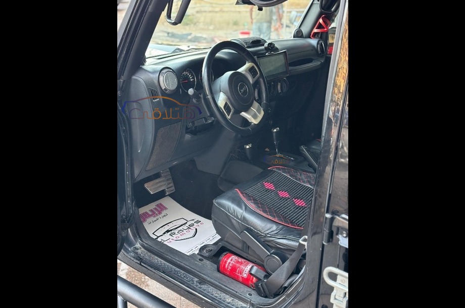 Wrangler Jeep أسود