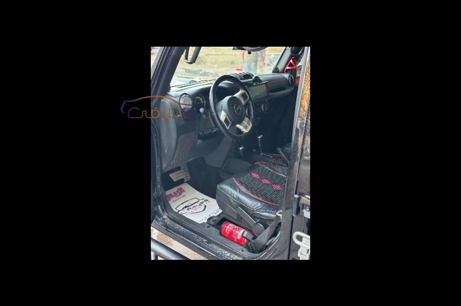 Wrangler Jeep أسود