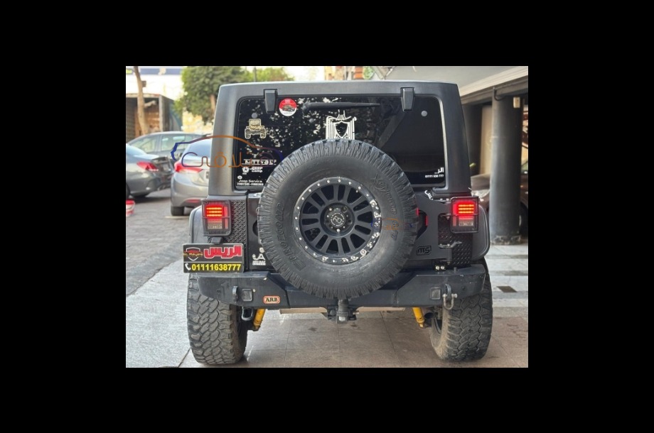 Wrangler Jeep أسود
