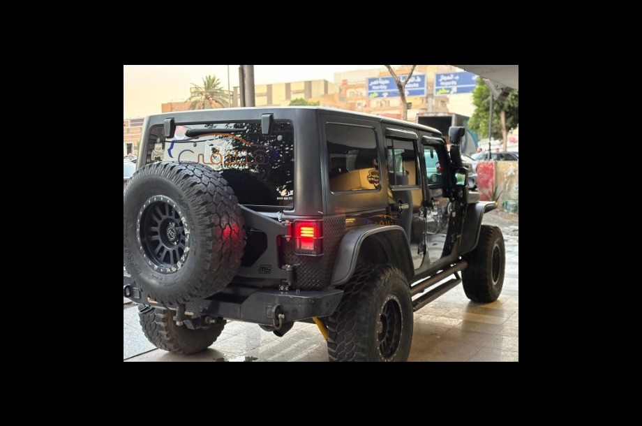 Wrangler Jeep أسود