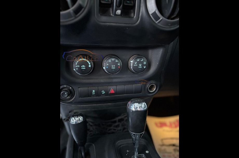 Wrangler Jeep أسود